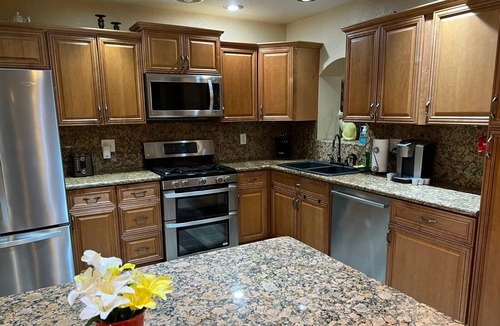 Jewell Heights - Hoffman Heights House | Family house with big backyard, very close to hospitals , light rail restaurants