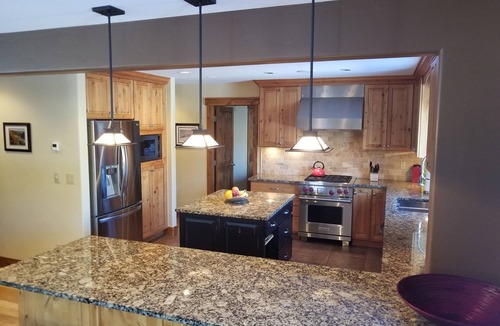 Eagle-Vail House | Family Lodge with 2 MBR, 5 BDR, Gourmet Kitch, Hot Tub, Fenced Yard, Grill