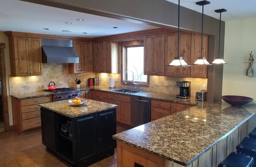 Eagle-Vail House | Family Lodge with 2 MBR, 5 BDR, Gourmet Kitch, Hot Tub, Fenced Yard, Grill