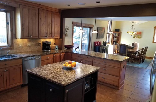 Eagle-Vail House | Family Lodge with 2 MBR, 5 BDR, Gourmet Kitch, Hot Tub, Fenced Yard, Grill