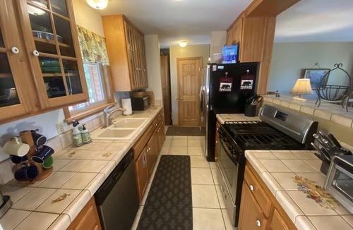 Pioneer Trail Cabin | Family & Pet Friendly, Enjoy a Relaxing Vacation in Tahoe