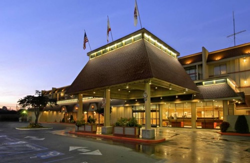 Downtown Hotel | Family-Ready Suite Close to Sequoia Park Zoo and Arcata Bay