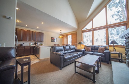 Mountain House House | Family Retreat | Garage for Bikes, Hot Tub, Views