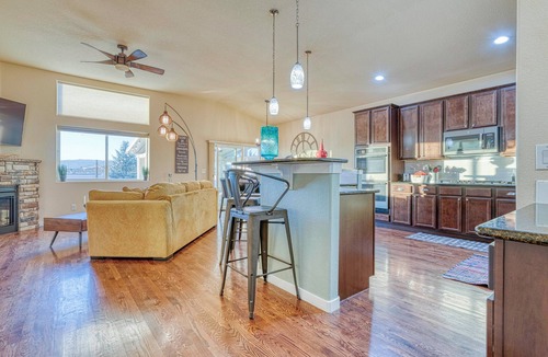 Berthoud House | Family Retreat w/Hot Tub Near TPC Colorado Sleeps 10 Fire Pit