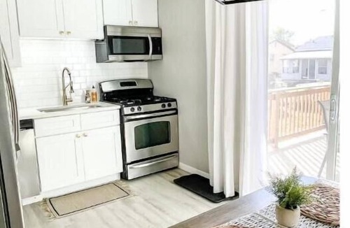Vermilion House | Family Retreat-Walk to Lake-Cedar Point-Deck/Grill