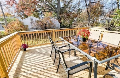 Vermilion House | Family Retreat-Walk to Lake-Cedar Point-Deck/Grill