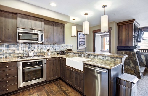 Peak 8 Condo | Fantastic 2 bedroom Ski In/Ski Out Condo. Summer unit with rare A/C