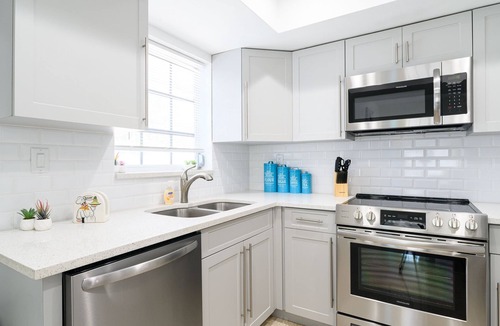 Imperial Point House | Fantastic 3 Bedrooms House with Pool 6 mins to Ocean