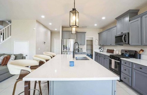 Fontana House | Fantastic 5-bedroom house with AC in charming Fontana