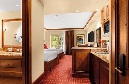 Vail Hotel | Fantastic Deal! Gorgeous Village View w/Hot Tub and Parking!
