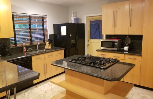 Little Ranches House | Fantastic Hollywood Home- 60 day Min Stay