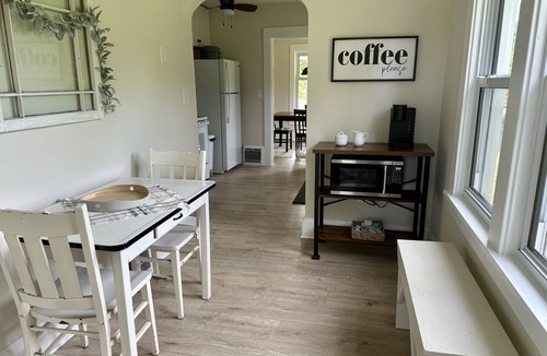 Burton House | Farmhouse at Memory Lake Sleeps 6 - 3 bedrooms - 1 bath