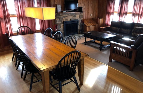 Geneva House | Farmhouse in the vineyards! Sleeps 8!