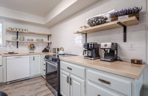 Fruita House | Farmstead III: Monument Views + 85" TV