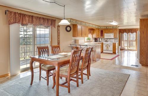 Dundee House | ‘Farmyard Stays’ Dundee Home w/Scenic Views!
