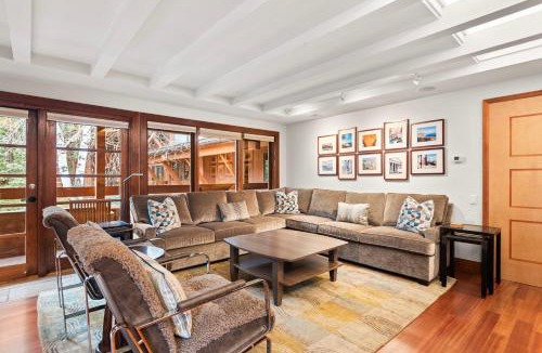 Aspen House | Fasching Haus Unit 10, Condo w/Private Deck, Great Views, 2 Blocks to Downtown Aspen
