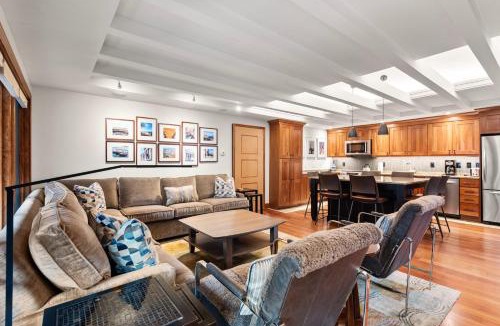 Aspen House | Fasching Haus Unit 10, Condo w/Private Deck, Great Views, 2 Blocks to Downtown Aspen