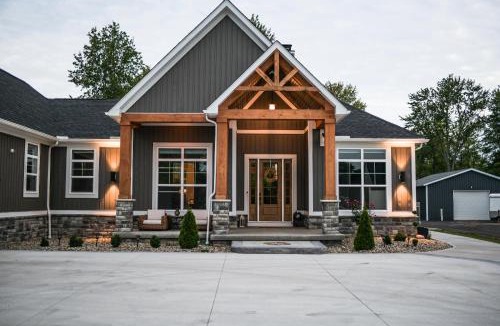 Columbia Township Villa | FeralWoods Private Estate With Hot Tub