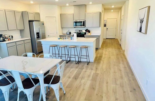 Fernley House | Fernley House-20 Min to USA Pkwy/4BR/6 Beds, Pets Welcome!