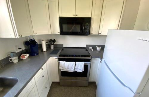 Lauderdale-by-the-Sea Apartment | Few steps from the beach -Awesome 1br1ba