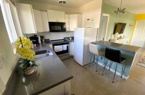 Lauderdale-by-the-Sea Apartment | Few steps from the beach -Awesome 1br1ba