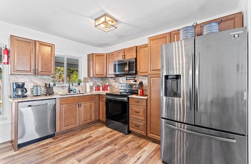 Pompano Isles House | FIFA WORLD CUP Miami, 3BR/2 Bath Entire House, Sleeps 8, Big Yard With Salt Pool