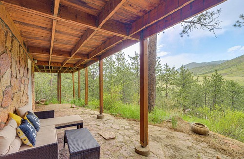 Cascade-Chipita Park Apartment | Fire Pit w/Mtn Views! Cascade Couple's Getaway