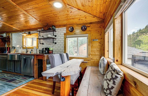 Drake House | Fish & Hike! Hot Tub Haven 2 Mi to Estes Park