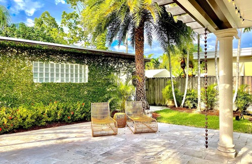 Downtown Hollywood House | Flamingo Grove Old Florida Charm