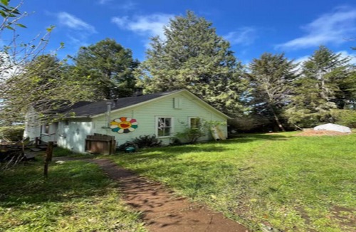 Arcata House | Flower House at Redwood Hideaway