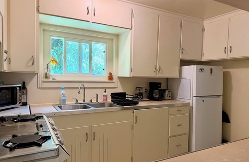 Arcata House | Flower House - Pet Friendly - Redwood Forest Nearby
