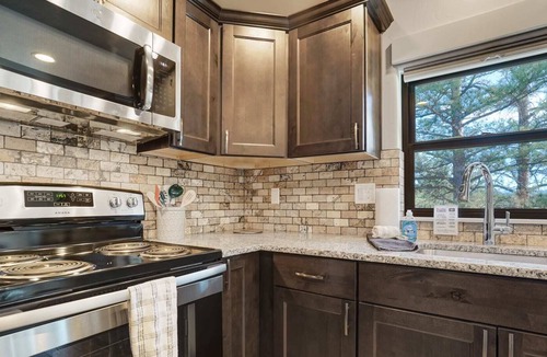 Florissant House | Fly Fishing Paradise! New, Peaceful Cabin