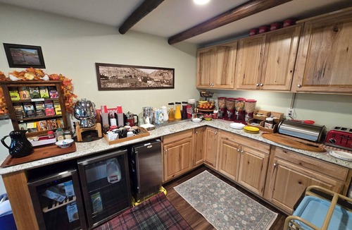 Lower Arapahoe Hotel | Foot of the Mountain Motel