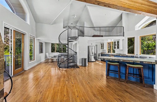 Ojai House | Foothill Mountain Sanctuary: Chef's Kitchen, Hillside Garden 5 Min to Town
