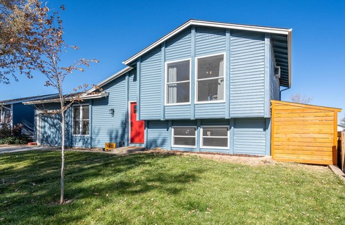 Golden House | Foothills Home⛰ Fenced Yard - Hot Tub - Red Rocks - NO PET FEE