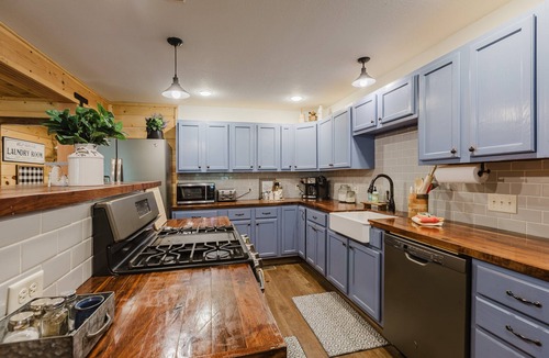 San Juan River Village Cabin | Forest Cabin | Hot Tub, Trails, Near Skiing & Town