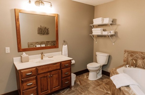 Dundee Cabin | Forest Stream Suite: Luxury Suite in Amish Country, Ohio