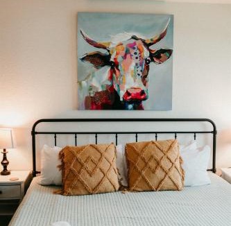 Templeton House | Forest & Vine Hot tub, Fire pit and sleeps 10