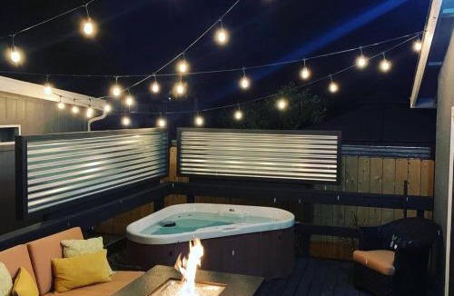 Templeton House | Forest & Vine Hot tub, Fire pit and sleeps 10