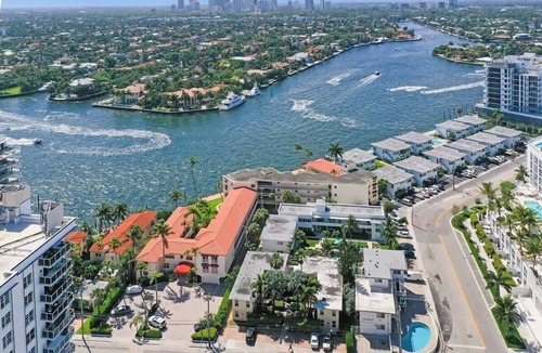 Central Beach Condo | Fort Lauderdale Yacht & Beach Club 316