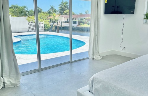 Coral Ridge Isles House | Fort Lauderdale Waterfront Villa With Ocean Excesses , Heated Pool !
