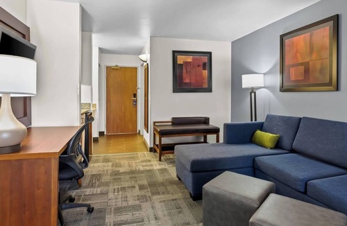 Englewood Hotel | Four Playful Suites Near Denver Tech, Dining, Shops & Entertainment