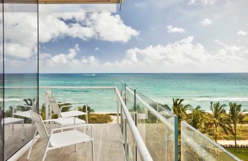 Surfside Hotel | Four Seasons Hotel at The Surf Club
