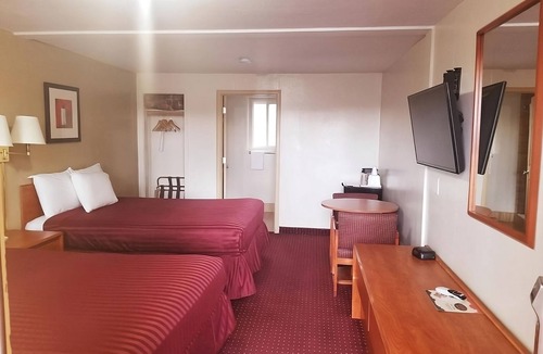 Williams House | FREE Breakfast & Parking, 4 Comfortable Units Near Cataract Lake County Park!