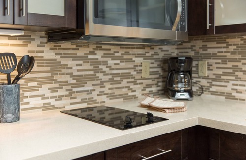 Corona Condo | Free Breakfast. Pool & Hot Tub. Gym. Near Amazon!