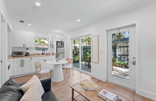 Victoria Park Apartment | Fresh & Modern 1BR—Victoria Park, Beach Nearby