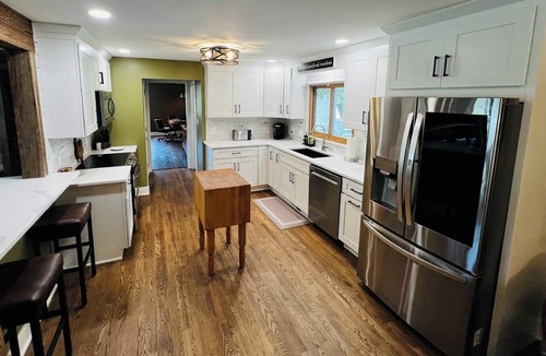 Peninsula House | Freshly remodeled 3,100 sq ft home big enough for two families. Pet Friendly!
