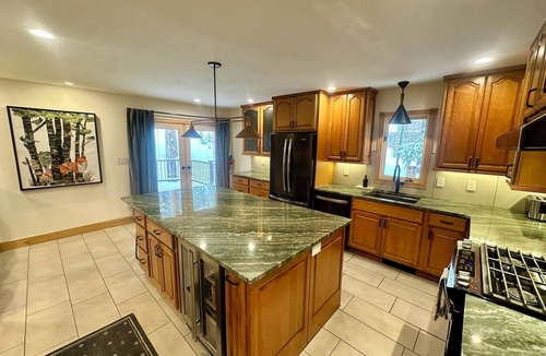 Sunny Slope House | Freshly Remodeled, Serene Getaway! Apres Hot Tub! Just minutes from Breck