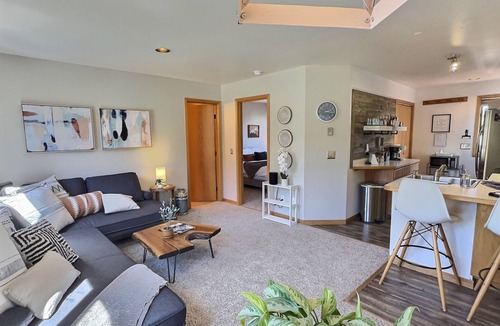 Frisco Apartment | Frisco View Flat🏔️close to Vail⛷️Breck🚙Garage🐶$0 Cleaning & Pet Fees