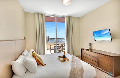 Hollywood Apartment | Front Bay View Terrace Rooftop Pool Near Beach